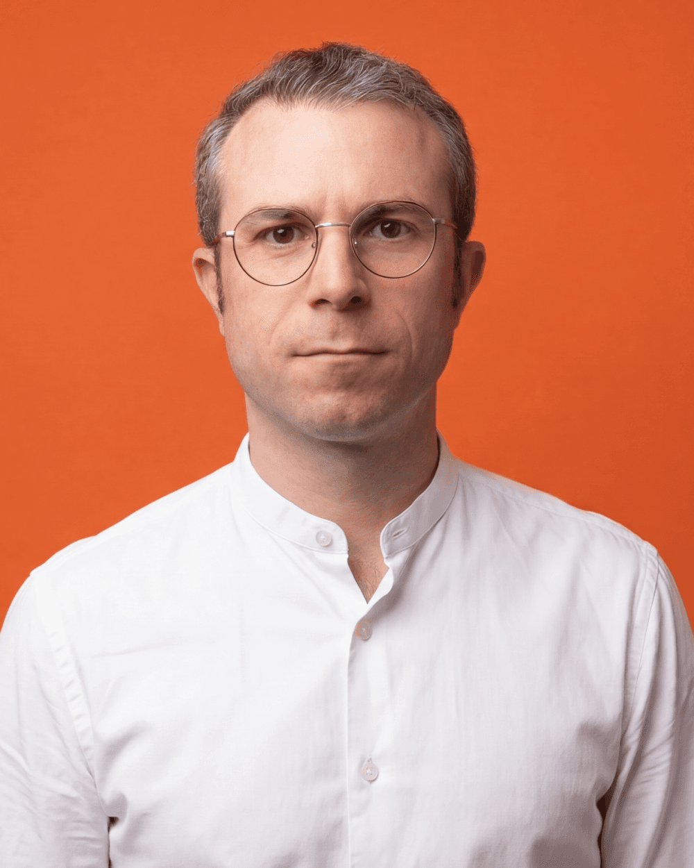 Portrait of Ro, founder of Ubicolor